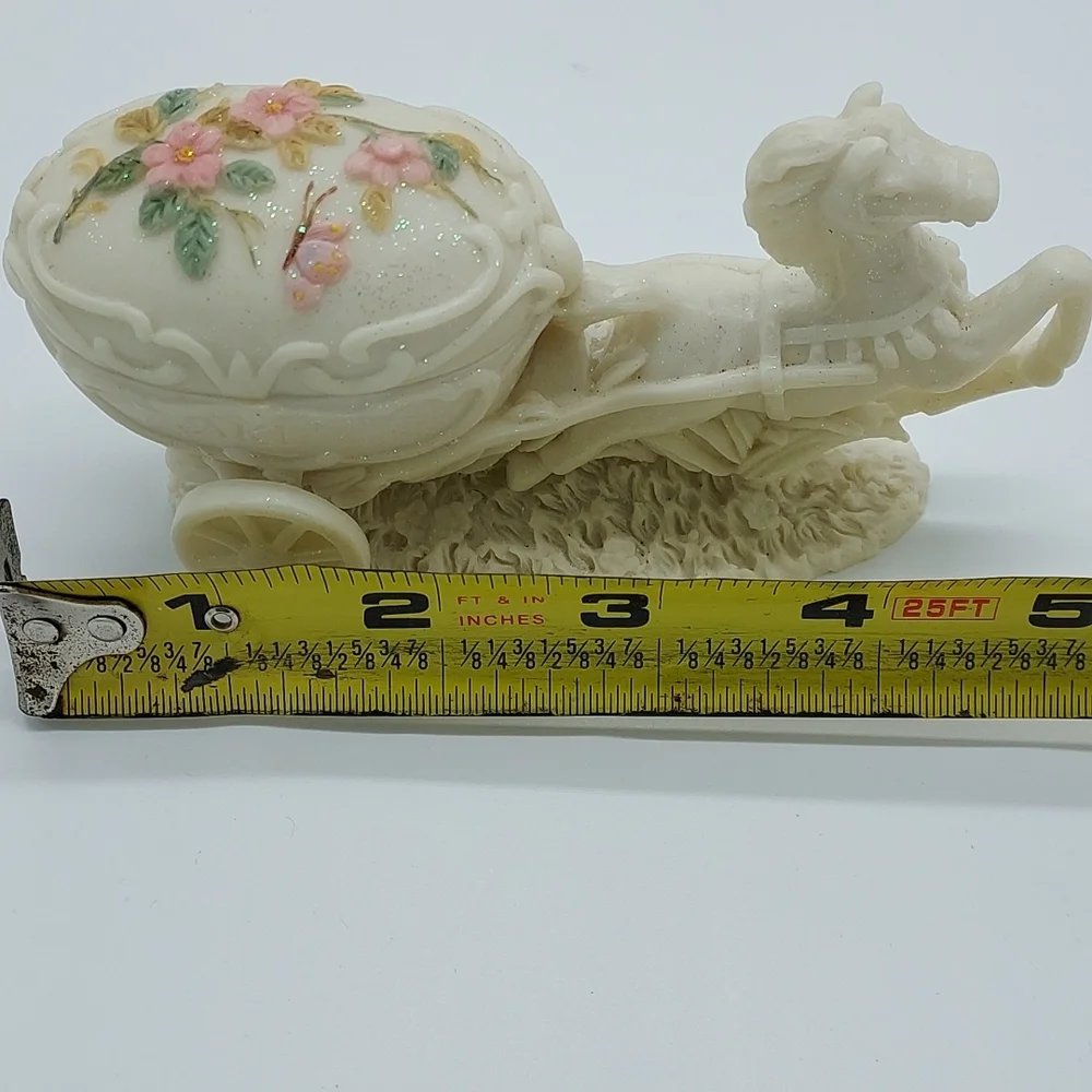 Cake Topper Horse and Box Carriage/Polyresin